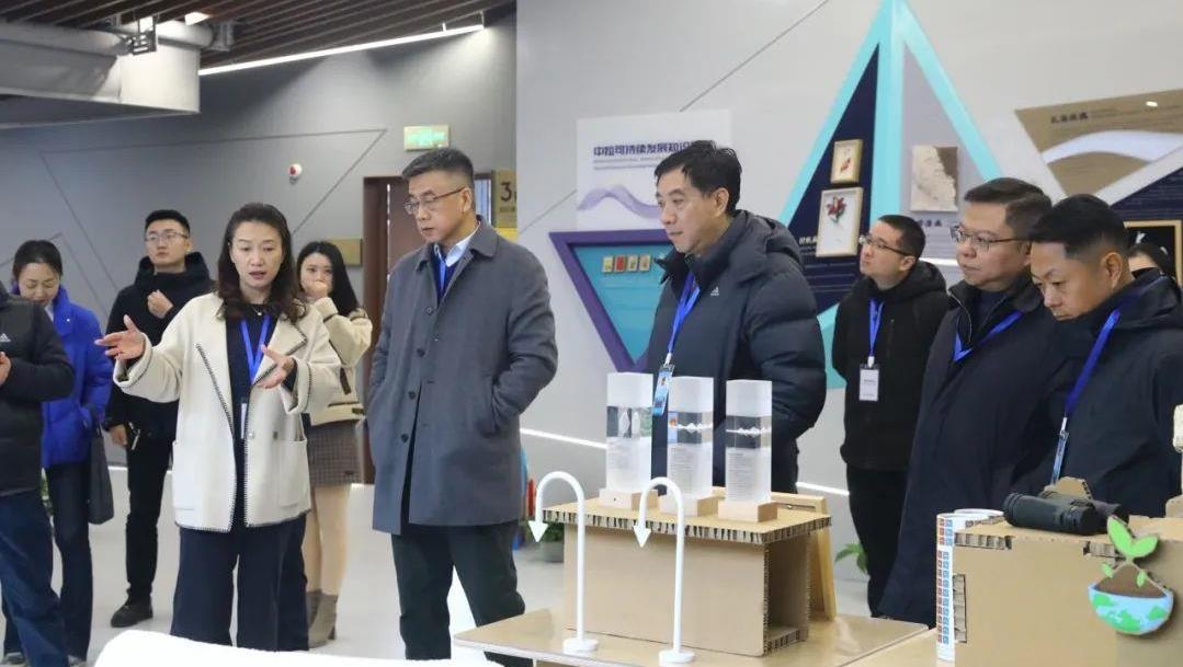 008PG国际盛开日 | 成都市第十八届人大代表团一行走进Li科学馆