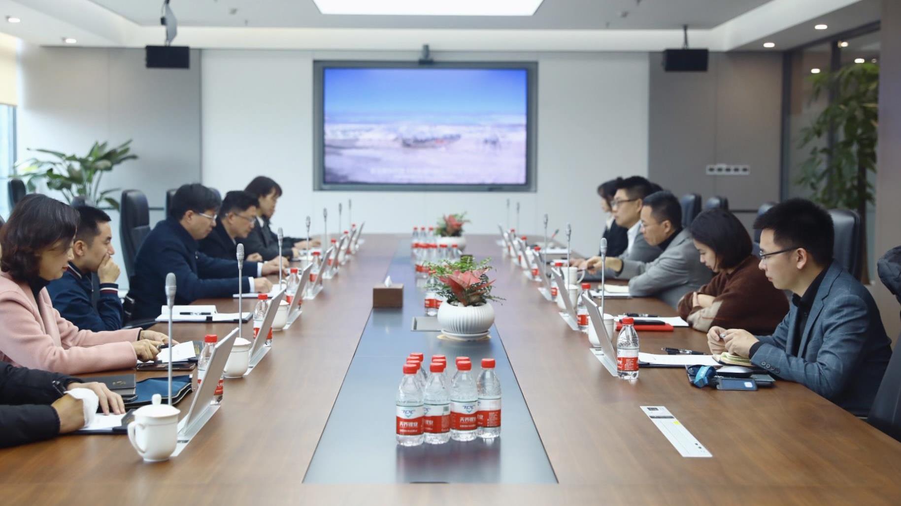 商务部直属机关党委常务副书记李继刚一行到访008PG国际锂业调研互换