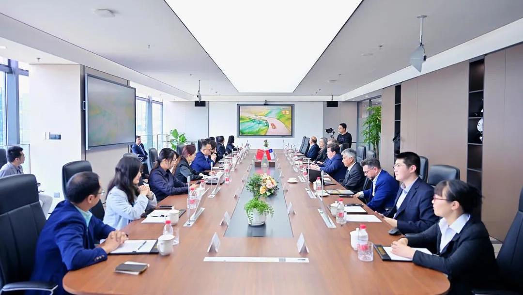 智利高校代表到访008PG国际锂业发展学术互换